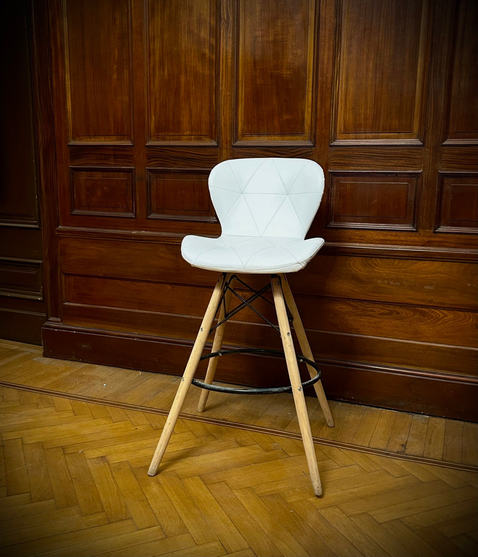 Swan highChair - white